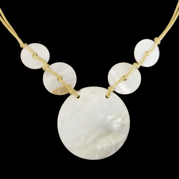 Mother of Pearl Seashell Necklace, 17" - Picture 3 of 5